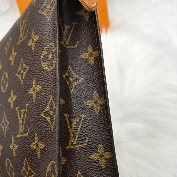 Louis Vuitton Monogram Pouch 26 cm - Picture 8 of 14